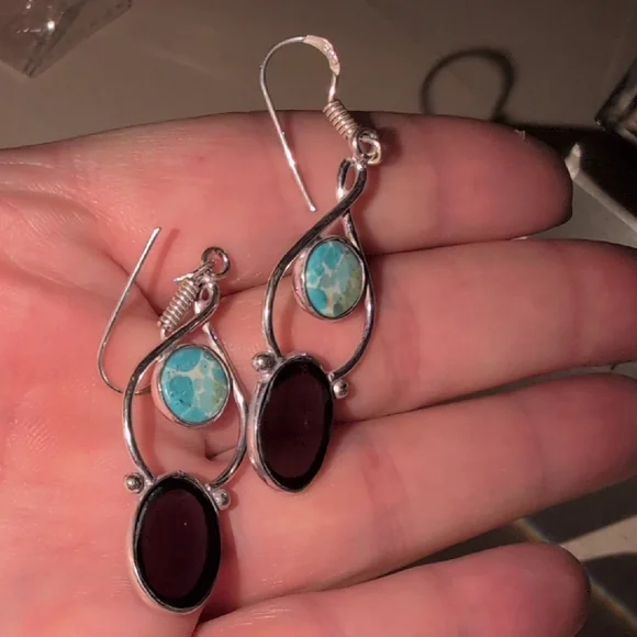 🥳7/$10! Silver and Purple Earrings - Picture 2 of 5